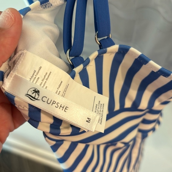 Cupshe Swimsuit - Picture 4 of 6